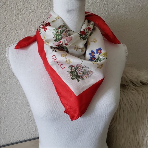 Gucci Gorgeous Unique Vintage Scarf - Picture 2 of 3